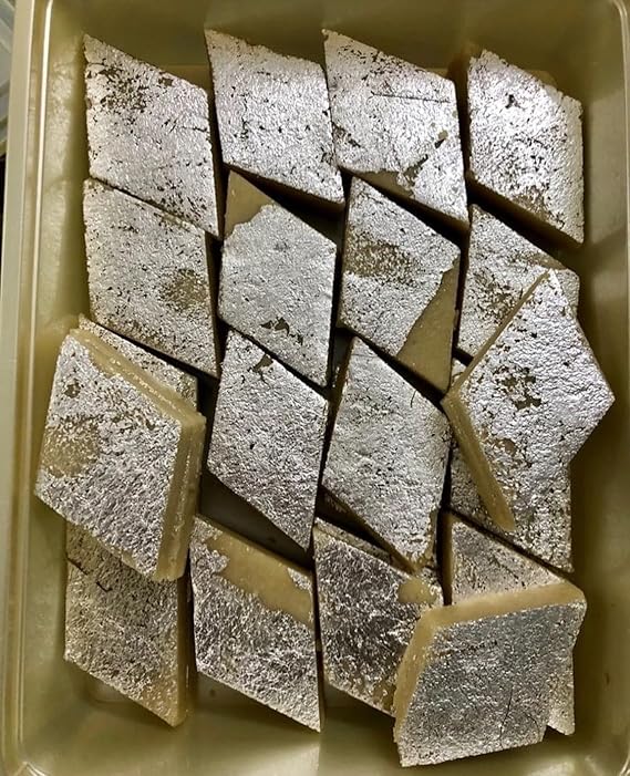 Edible Silver Leaf/Leaves Varakh 99% Purity, Edible Silver Varakh For Indian Sweets,Chocolates, Bakery And Beauty(Pack 10 Leaves)