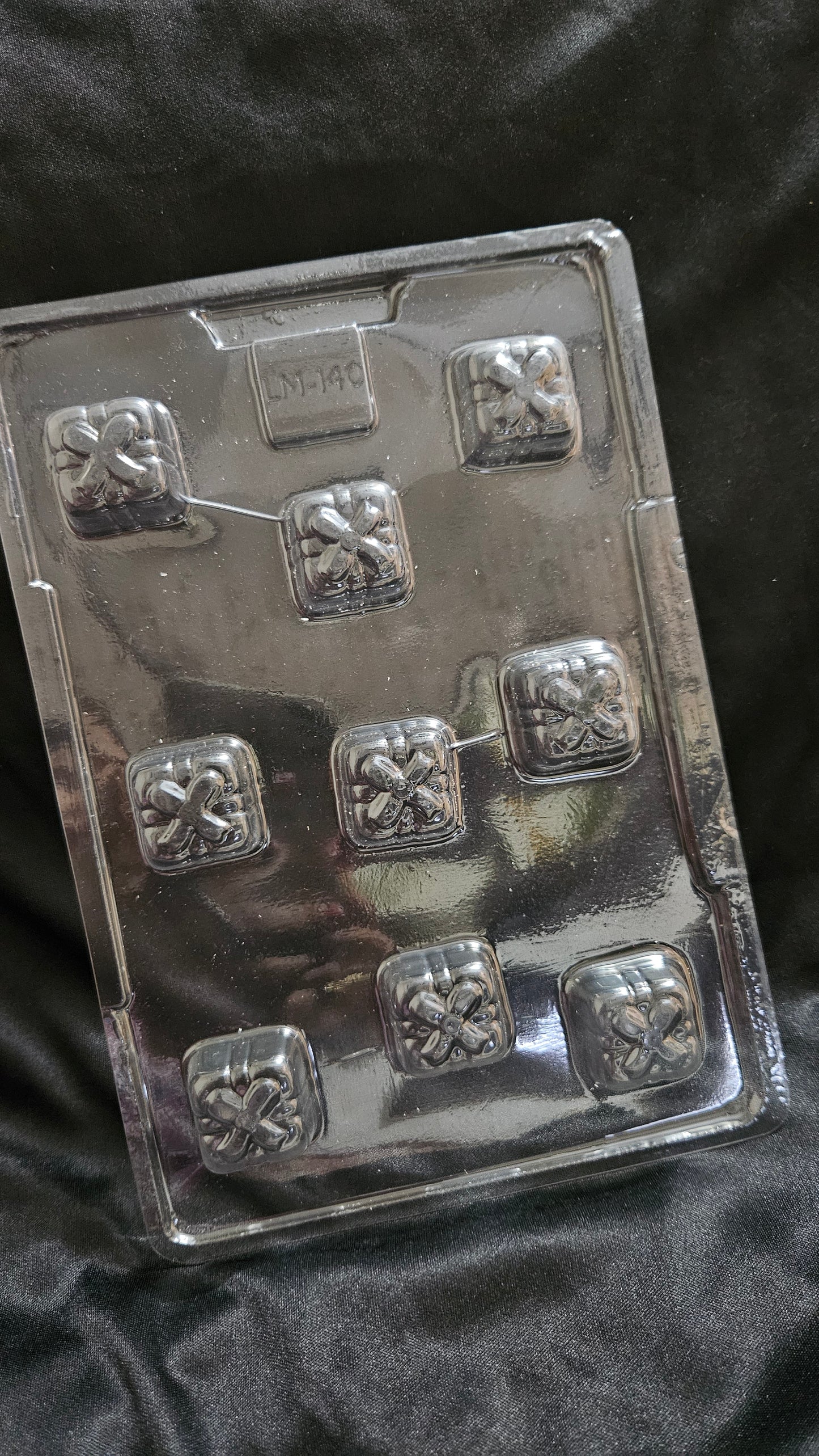Gift Design Cavity Size Chocolate Mould LM 140 - Cavity Size sqaure Chocolate Mould 9-10gm