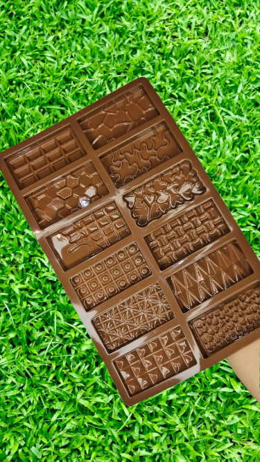 12 Cavity Silicone Chocolate Bar Mold, Break Apart Chocolate Molds Waffle Bar Mould Candy Mold, Mousse Cake Decoration Mold (Pack of 1) 26.2 x 16.3 x 0.5 centimeters